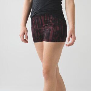 Lululemon Boogie Short in Painted Animal Bordeaux Drama Black Burgundy Size 6